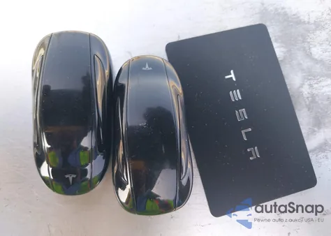 2022 Tesla Model X Plaid Tri Motor All-Wheel Drive z USA, uszkodzony, nr VIN 7SAXCBE68NF332875